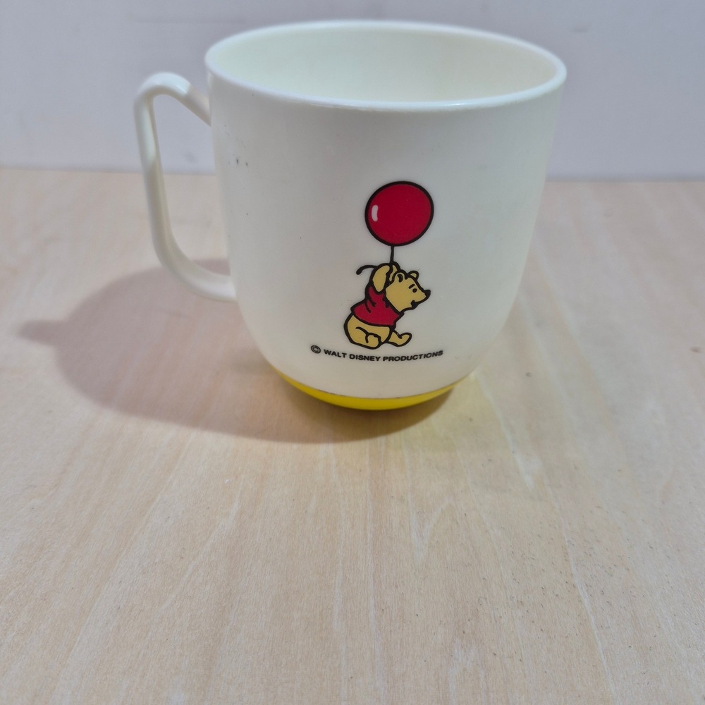 Disney‎ Winnie The Pooh Mug Cup Yellow Base Walt Disney Productions